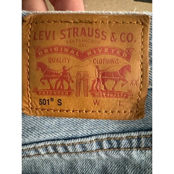 Levi's 501 light wash button fly one hundred percent cotton raw hem size 27x30 - Picture 7 of 7